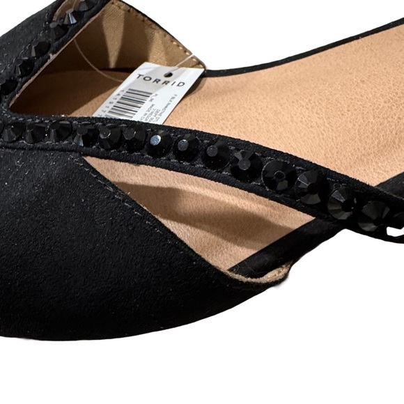 NWT Torrid Black Flats with Pointed Toe Design and Delicate Straps Size 8WW - Picture 4 of 6